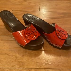 🔥🏖 Tory Burch Orange Patent Leather Wedge Resort Beach Slide great condition